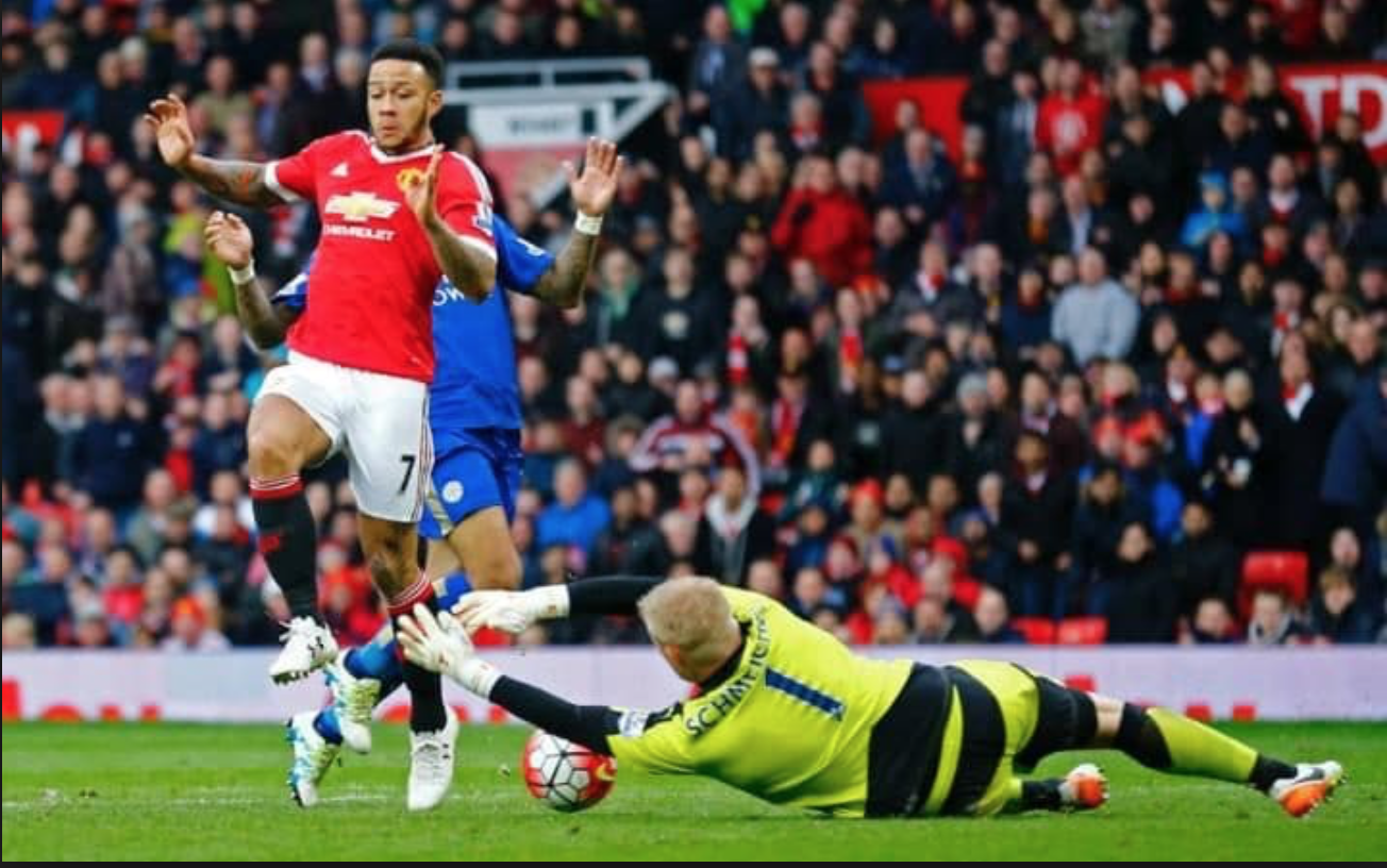 Memphis devancé par Kasper lors de la 36ème journée. Le point remporté par les Foxes à Old Trafford scella quasiment leur sacre (Source : The Telegraph)