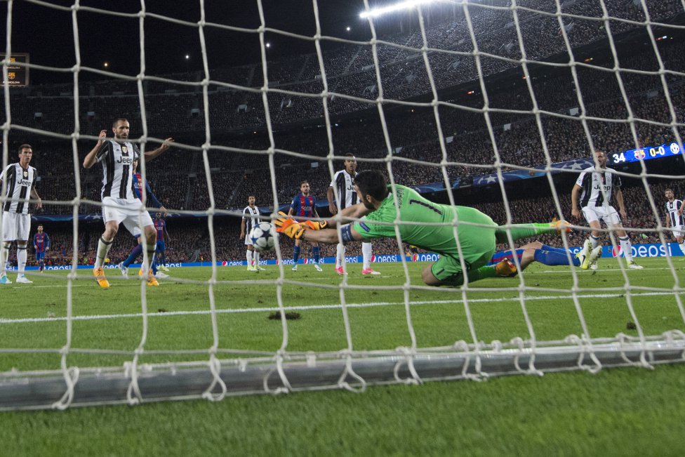 Sur le pelouse du Camp Nou, Buffon s'est offert un 62e clean sheet européen - photo : Reuters