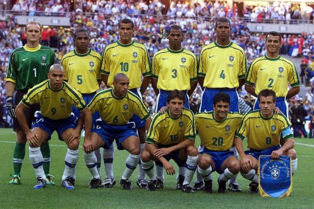 Brésil 98 - en haut : Taffarel, César Sampaio, Rivaldo, Junior Baiano, Aldair, Cafu, en bas : Ronaldo, Roberto Carlos, Leonardo, Bebeto, Dunga.