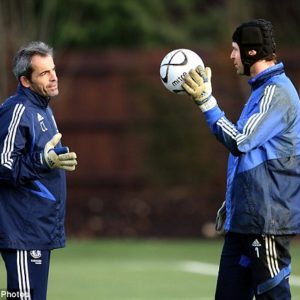 Christophe Lollichon et Petr Cech à l'entraînement à Chelsea (Source : Daily Mail)