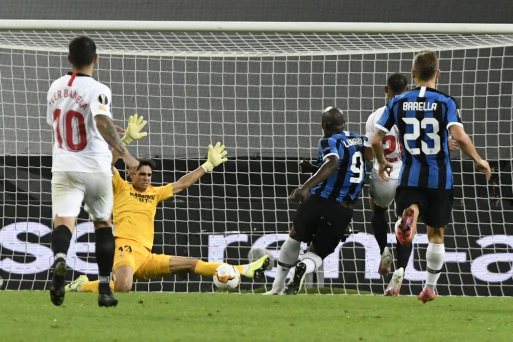 Bono remporte prend le meilleur sur Lukaku en finale de l'Europa League - Crédit photo : Sevilla FC