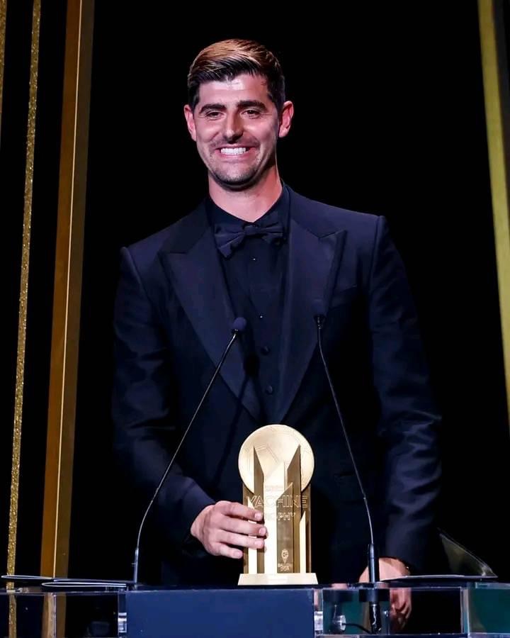 Thibaut Courtois, lauréat du Trophée Yachine 2022 (source : Real Madrid)